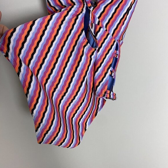 Jessica Simpson Got the Groove Plunge Strappy One Piece Swimsuit Womens Sall - Picture 6 of 9